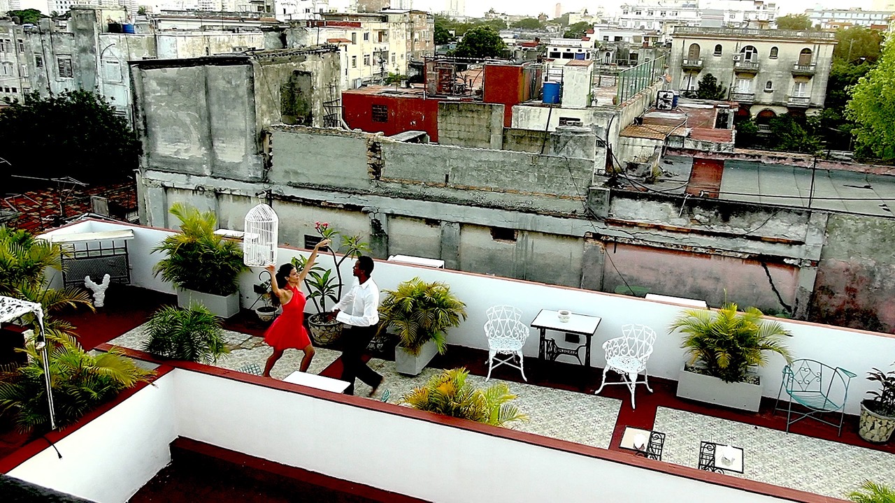 Filmstill: BAILANDO SOBRE EL ABISMO: UNA RUMBA CUBANA